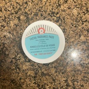 Facial cleansing pads